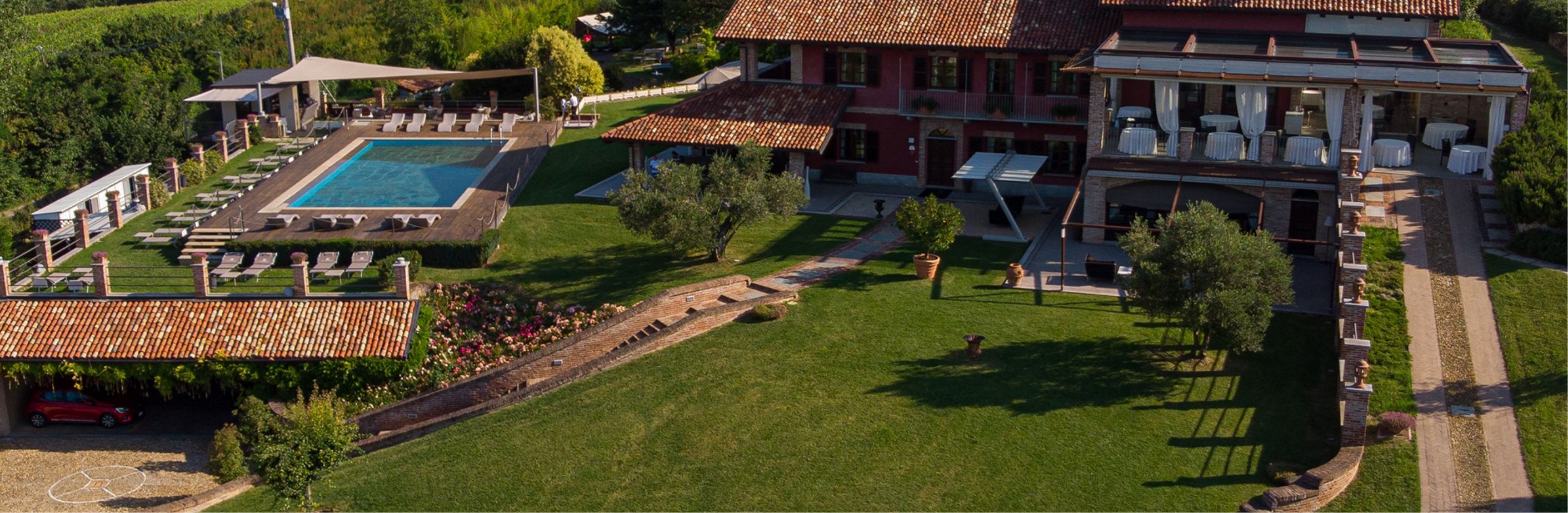 Vista esterna de La Madernassa con piscina e giardino
