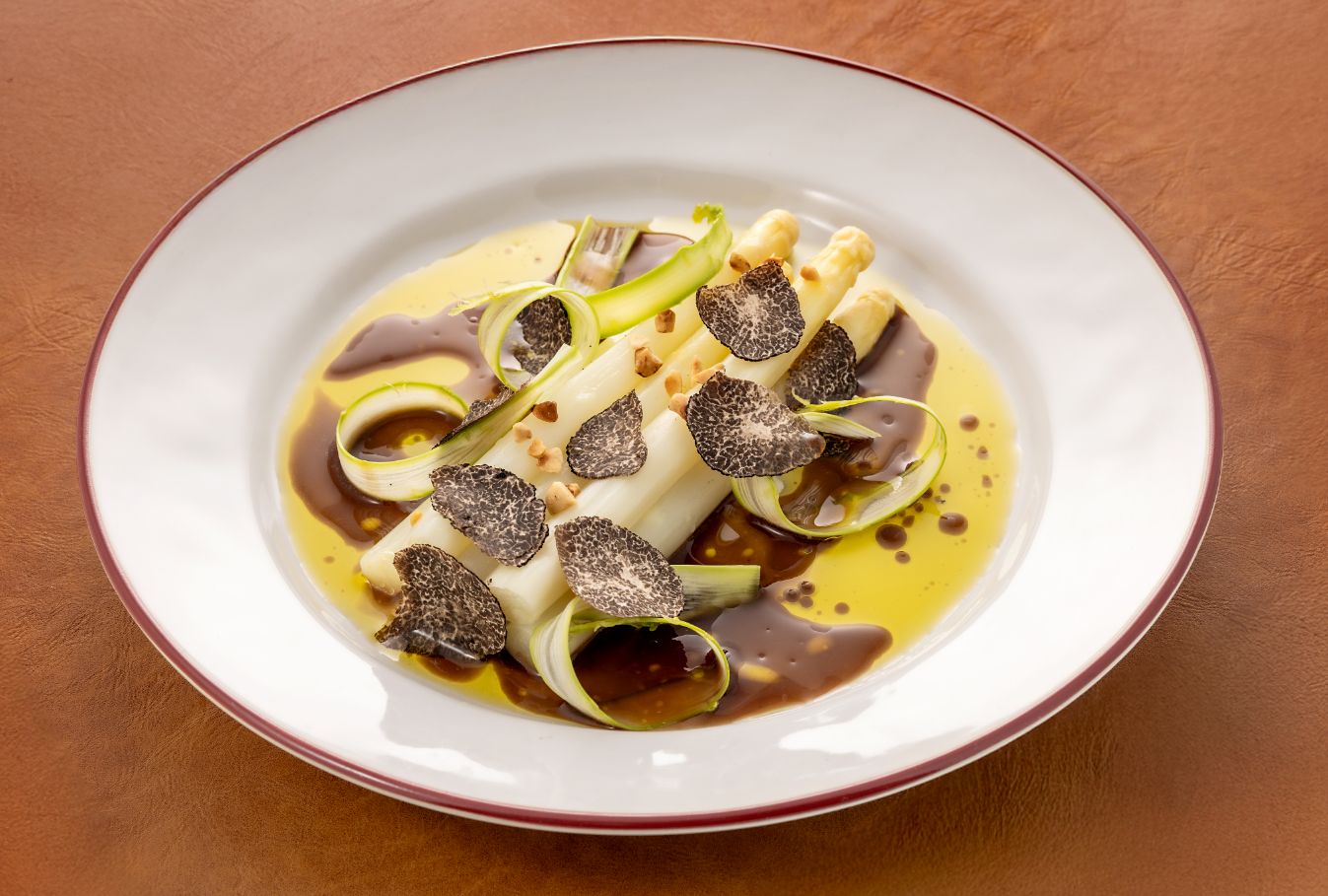 Pasta con tartufo e fondo aromatico