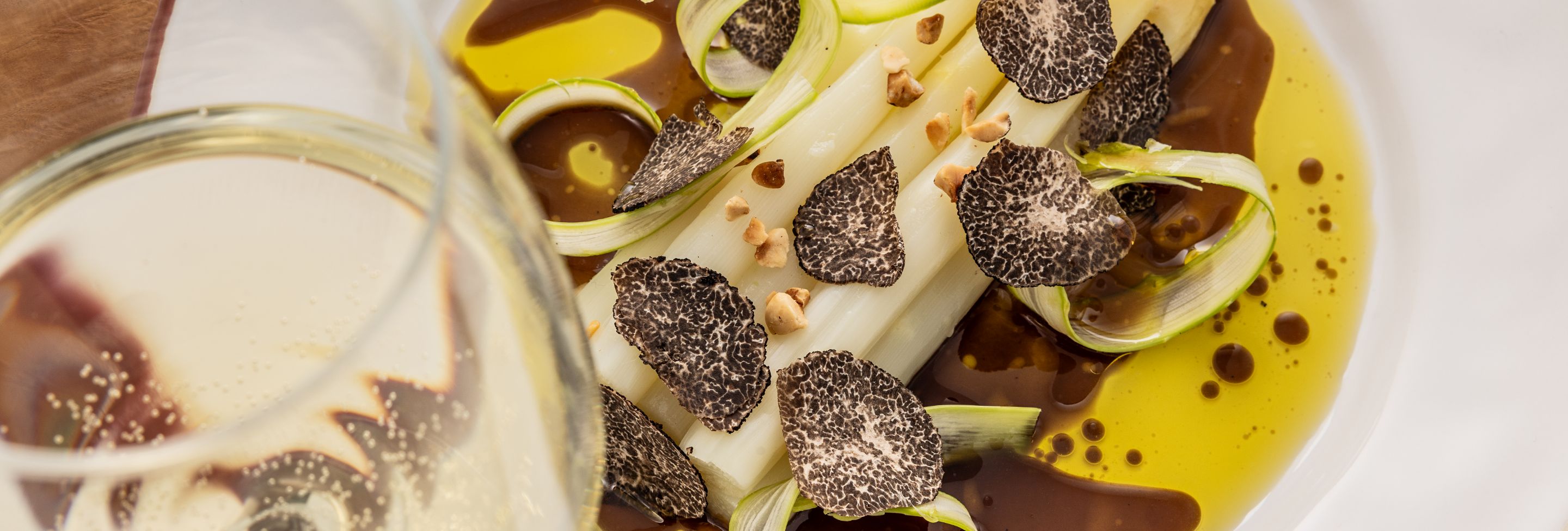 Dettaglio di pasta fresca con tartufo
